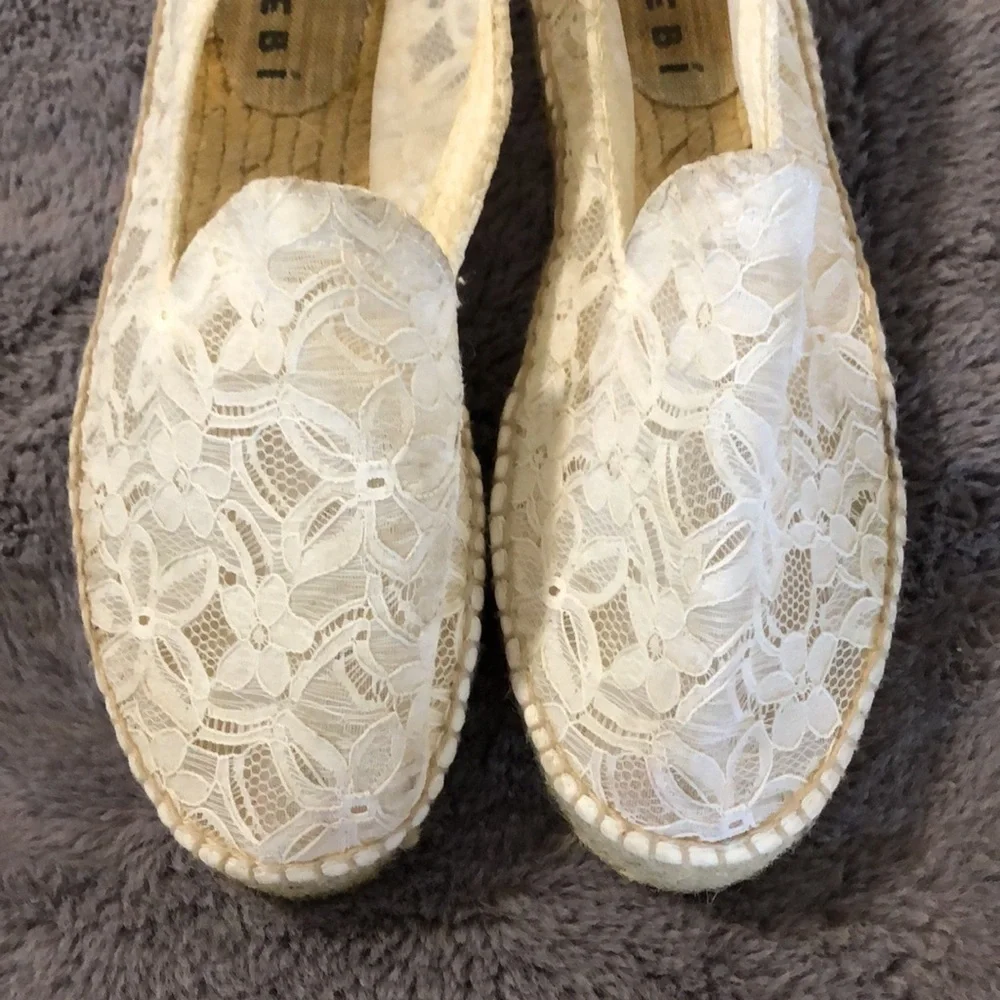Manebi white lace
